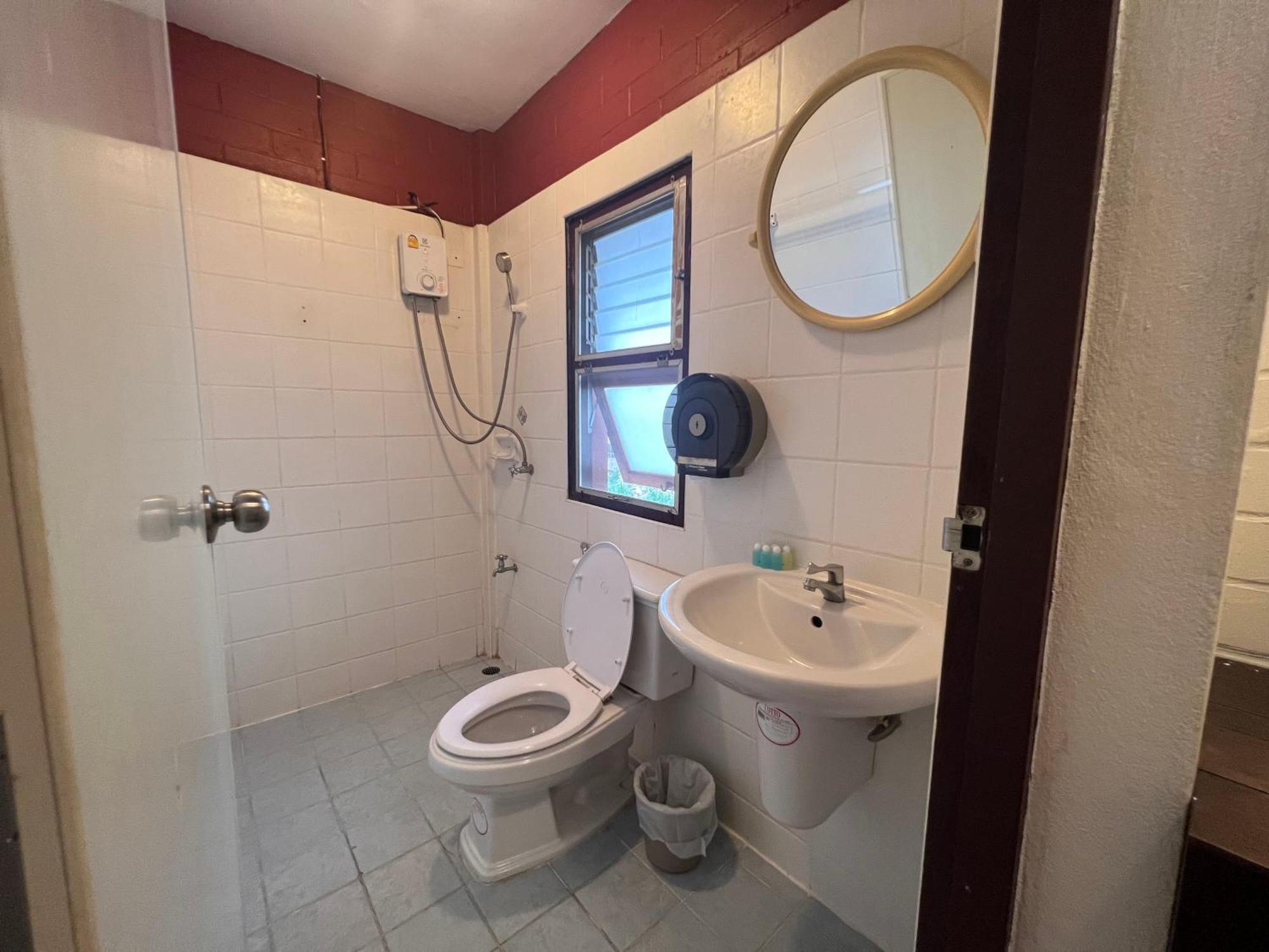 Red Brick Hostel Чиангмай Екстериор снимка