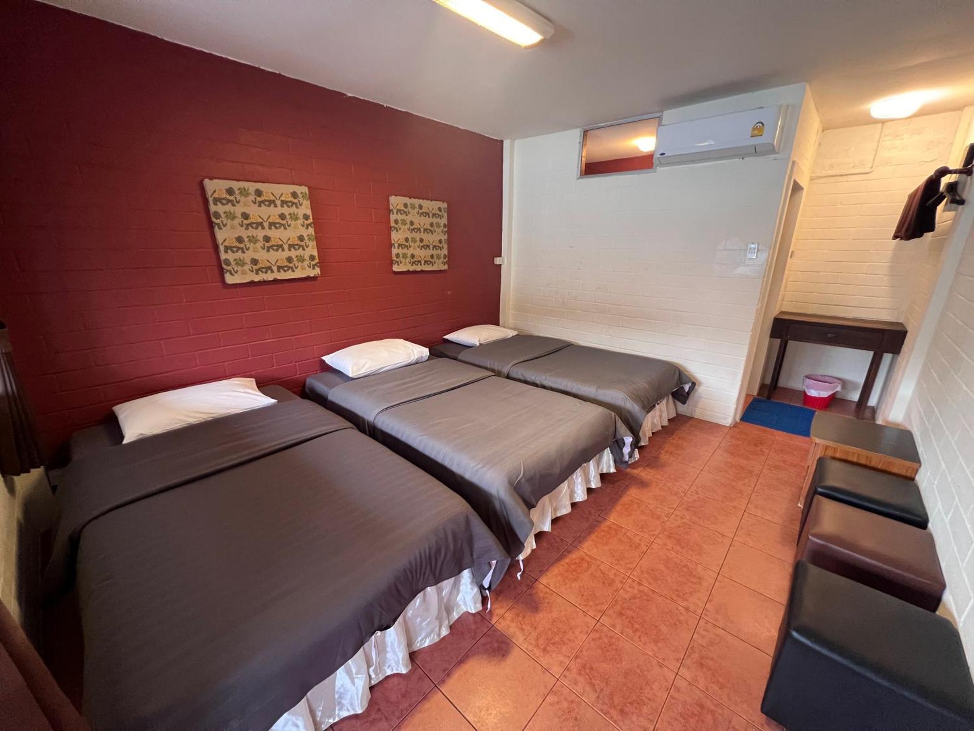 Red Brick Hostel Чиангмай Екстериор снимка