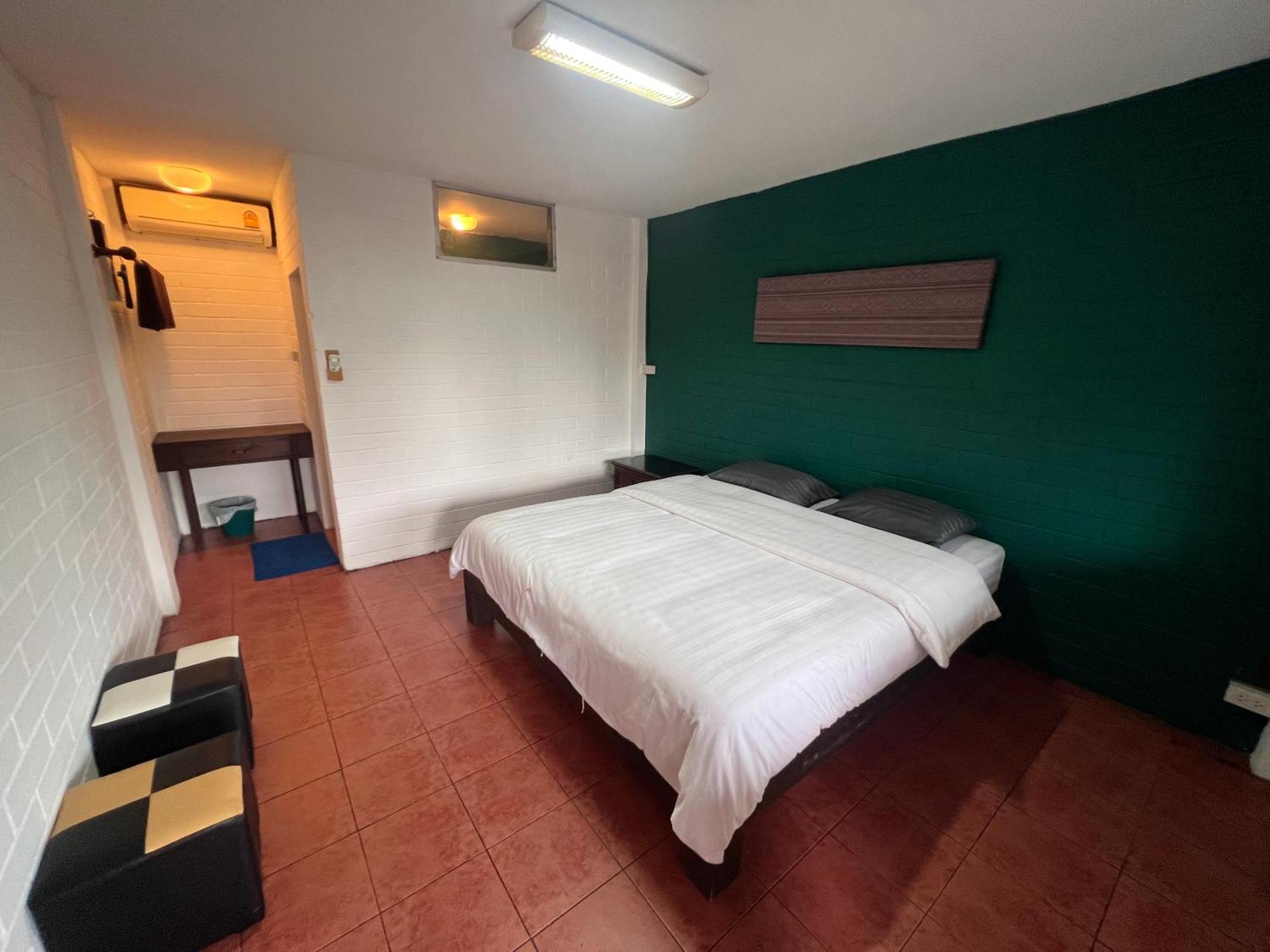 Red Brick Hostel Чиангмай Екстериор снимка